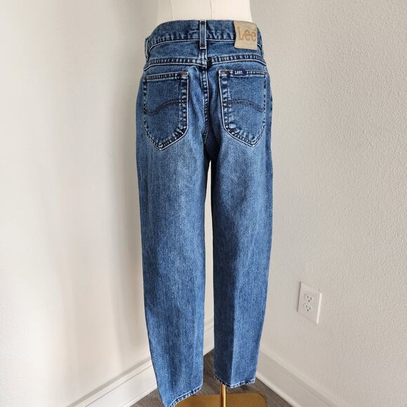 Vintage 90s Lee High Rise Tapered Leg Mom Jeans Medium Wash Denim 6 8 30 waist - Picture 1 of 9
